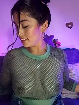 Snapshot of Fox_Roxxan chatting on April 11, 8:07 am Fox Roxxan online show from April 11, 8:07 am