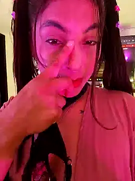 Snapshot of Fox_Roxxan chatting on April 12, 3:11 am Fox Roxxan online show from April 12, 3:11 am