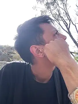 andrewcoopper1 online show from February 4, 3:07 pm