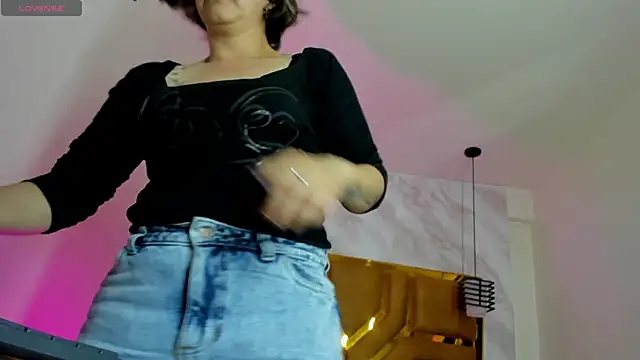 Snapshot of Luciifeer_ chatting on September 24, 6:33 pm Luciifeer  online show from September 24, 6:33 pm