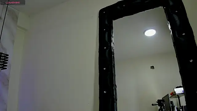 Snapshot of Luciifeer_ chatting on September 25, 6:33 pm Luciifeer  online show from September 25, 6:33 pm