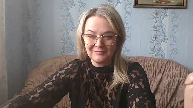 Snapshot of EleanoraDream chatting on September 14, 6:34 am EleanoraDream online show from September 14, 6:34 am