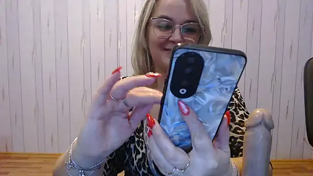 Snapshot of EleanoraDream chatting on November 23, 7:24 pm EleanoraDream online show from November 23, 7:24 pm