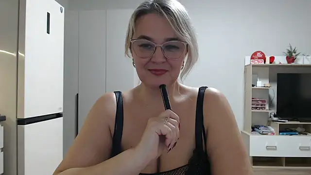 EleanoraDream online show from April 24, 9:01 am
