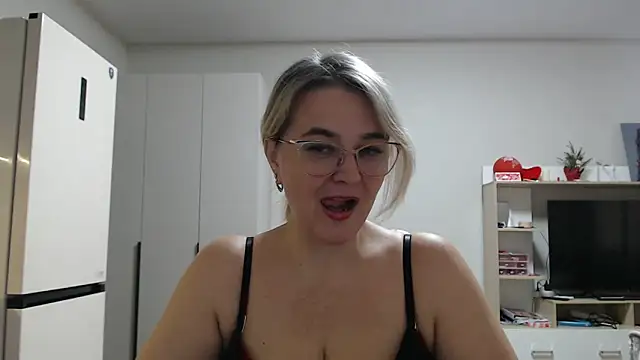 EleanoraDream online show from April 28, 9:03 am