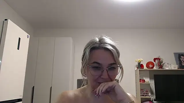 EleanoraDream online show from May 9, 5:18 pm