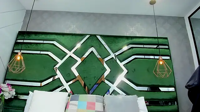 ThaliaCross online show from October 4, 8:07 pm