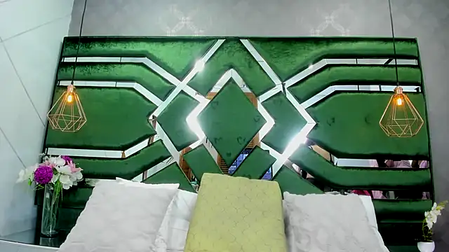 ThaliaCross online show from October 23, 8:18 pm