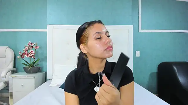 ania gomez online show from January 11, 2:00 pm