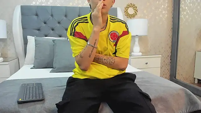 Snapshot of ZoeKrug chatting on October 2, 11:39 am ZoeKrug online show from October 2, 11:39 am