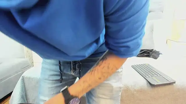 Snapshot of ZoeKrug chatting on October 4, 11:52 am ZoeKrug online show from October 4, 11:52 am