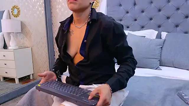 Snapshot of ZoeKrug chatting on October 7, 4:15 pm ZoeKrug online show from October 7, 4:15 pm