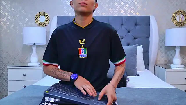 Snapshot of ZoeKrug chatting on October 28, 11:47 am ZoeKrug online show from October 28, 11:47 am