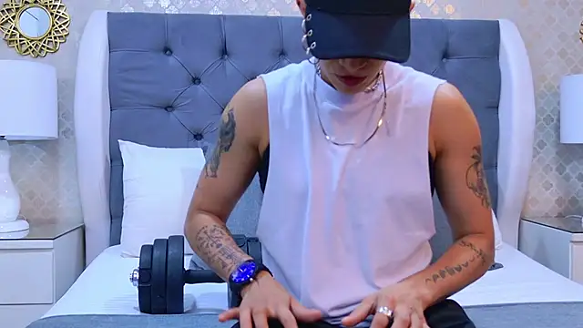 Snapshot of ZoeKrug chatting on October 30, 11:44 am ZoeKrug online show from October 30, 11:44 am