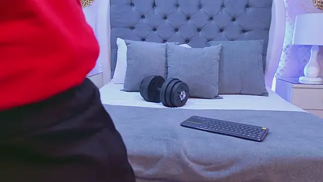 ZoeKrug online show from December 1, 11:48 am