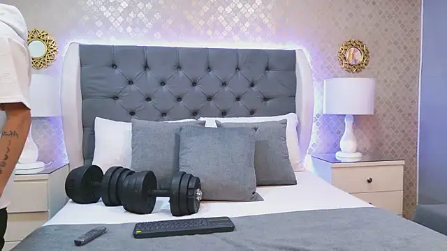 ZoeKrug online show from December 17, 11:49 am