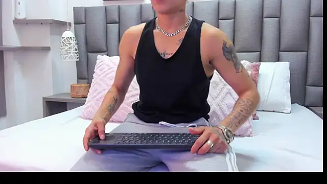 ZoeKrug online show from March 9, 12:53 pm