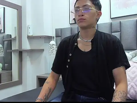 ZoeKrug online show from March 14, 11:59 am