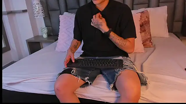 ZoeKrug online show from March 19, 12:31 pm