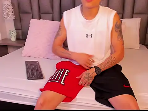 ZoeKrug online show from March 26, 12:11 pm