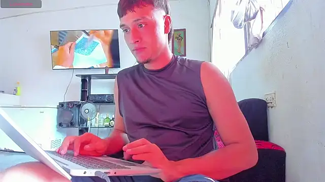 Snapshot of hot_boy_04 chatting on July 19, 3:38 pm hot boy 04 online show from July 19, 3:38 pm