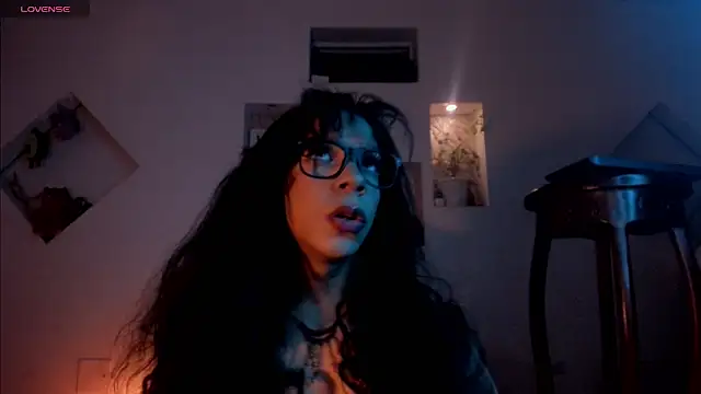 Chloe cooperr online show from October 26, 9:04 am