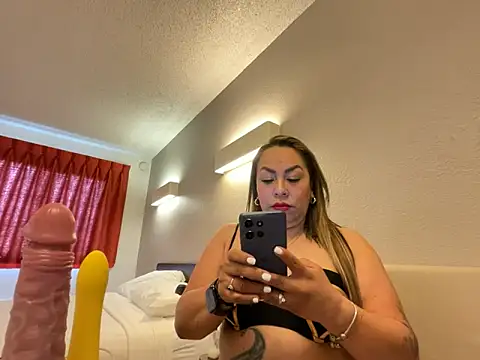 Snapshot of SamyHot2025 chatting on March 13, 8:15 pm SamyHot2025 online show from March 13, 8:15 pm