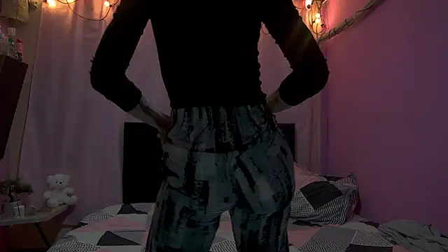 Snapshot of lolateton chatting on February 17, 2:19 am lolateton online show from February 17, 2:19 am