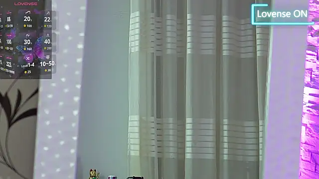 Snapshot of LucyLextonX chatting on November 3, 5:20 am LucyLextonX online show from November 3, 5:20 am