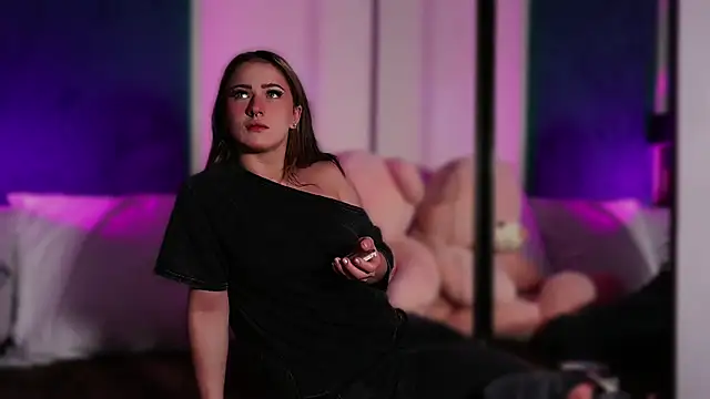 LucyLextonX online show from June 13, 4:43 am
