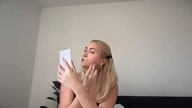 Kitty Swetty online show from April 28, 9:03 am