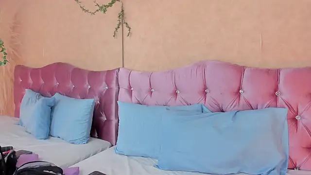 KARINAJTORRES online show from February 6, 10:02 pm