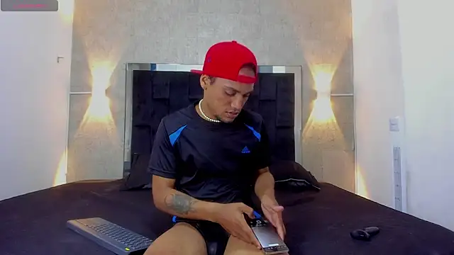 Snapshot of mateonick40 chatting on November 4, 4:17 pm mateonick40 online show from November 4, 4:17 pm