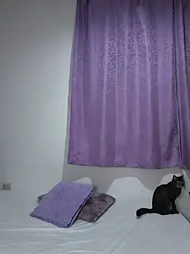 Coralinne   online show from June 5, 1:01 am