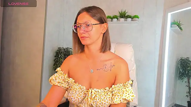 Elina Gravess online show from September 15, 12:10 am