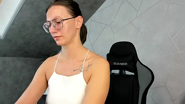 Elina Gravess online show from September 20, 12:06 pm