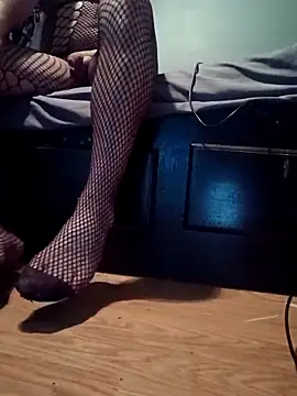 Snapshot of Crossedsissy chatting on April 11, 4:39 am Crossedsissy online show from April 11, 4:39 am