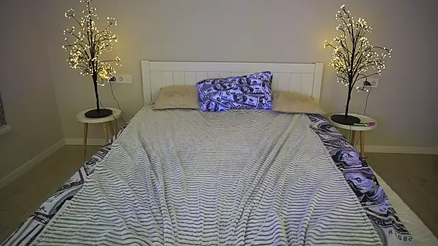 IvyLaurent online show from October 10, 6:12 am