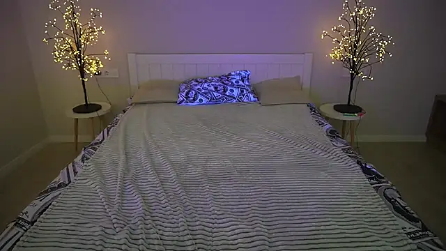 IvyLaurent online show from October 13, 1:11 pm