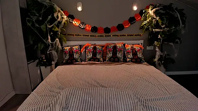 IvyLaurent online show from October 25, 5:37 am