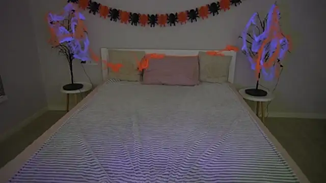 IvyLaurent online show from October 31, 1:34 pm