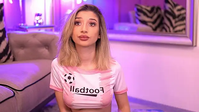 Snapshot of OdetteMason chatting on September 25, 5:00 am OdetteMason online show from September 25, 5:00 am