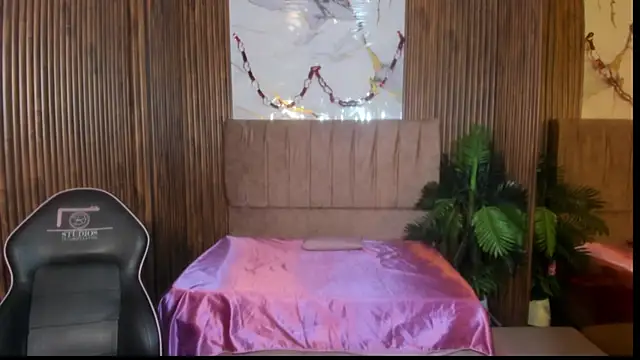 Snapshot of juanita_tay chatting on April 1, 11:44 am juanita tay online show from April 1, 11:44 am