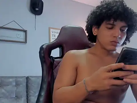 Xfire boy69 online show from September 20, 6:53 pm