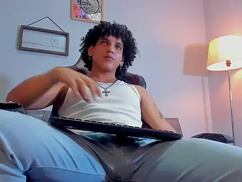 Xfire boy69 online show from September 29, 4:12 pm