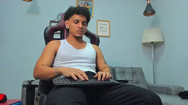 Xfire boy69 online show from January 7, 4:20 pm