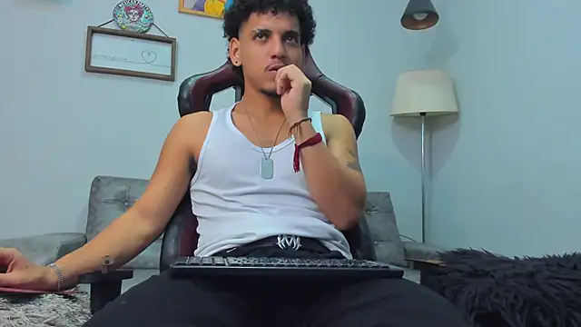 Xfire boy69 online show from January 8, 3:14 pm