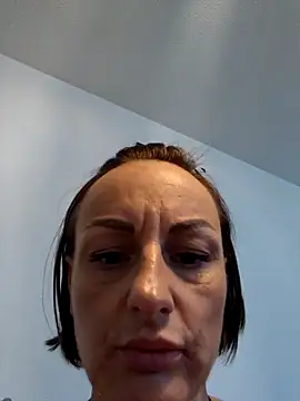 Snapshot of annaalemania chatting on December 15, 2:32 pm annaalemania online show from December 15, 2:32 pm