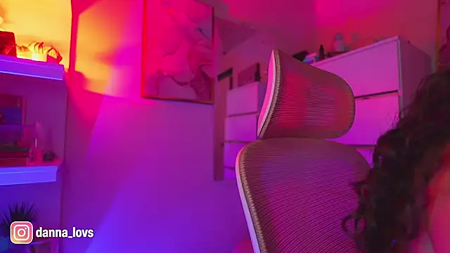 Dannaa Lovs online show from November 7, 6:30 pm