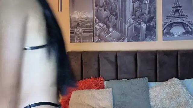 Snapshot of Blue_Sixx chatting on November 2, 10:01 pm Blue Sixx online show from November 2, 10:01 pm